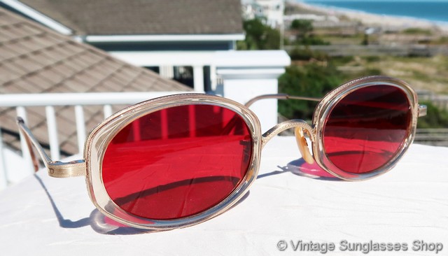 The Sunglasses and Glasses of Elton John - Vintage Edition – Ed