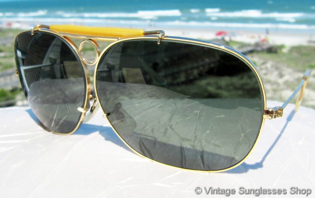 Ray-Ban Bullet Hole Decot Sunglasses